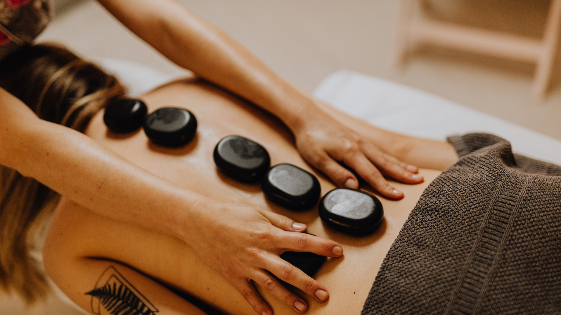 Massage aux pierres chaudes